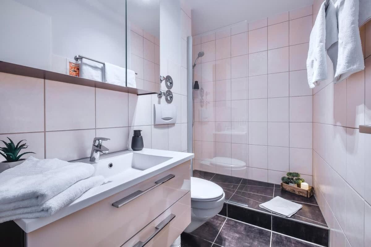 Schönwalde Relaxapartments Black Forest Emotion Mit Sonnenbalkon Mit Blick Auf Den Kurpark, Schnelles Internet, Naehe Triberger Wasserfaelle, Fuer Bis Zu 2 Personen מראה חיצוני תמונה